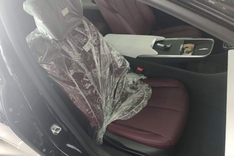 Used Buick LaCrosse 2025 28T Platinum Edition Right Front Seat