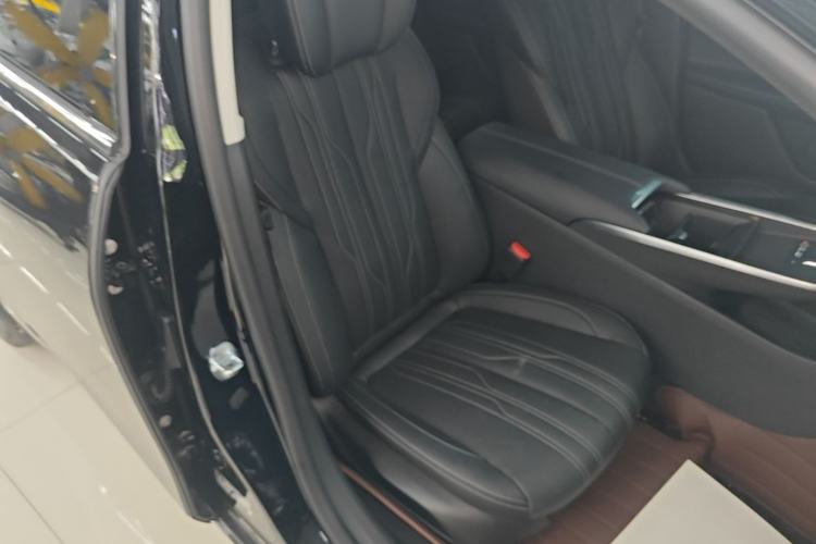 Used Buick LaCrosse 2025 Platinum Avia Edition Right Front Seat