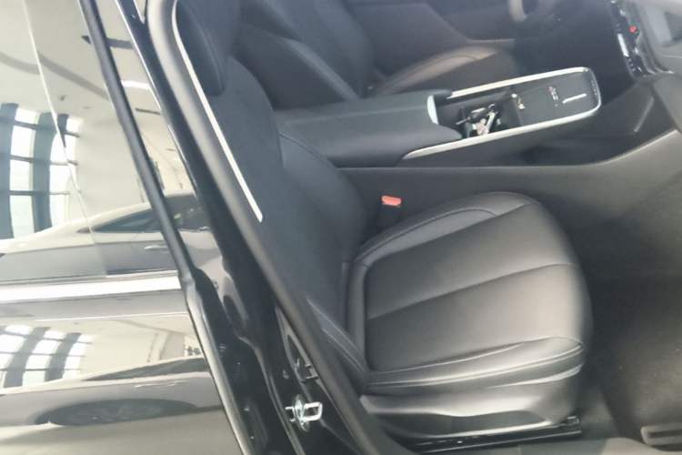 Used Buick LaCrosse 2025 28T Platinum Edition Right Front Seat