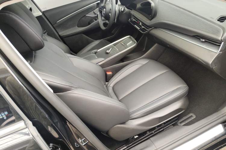 Used Buick LaCrosse 2025 28T Platinum Edition Right Front Seat