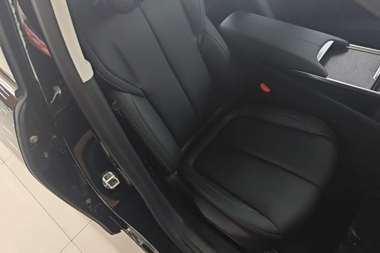 Used Buick LaCrosse 2025 28T Platinum Edition Right Front Seat