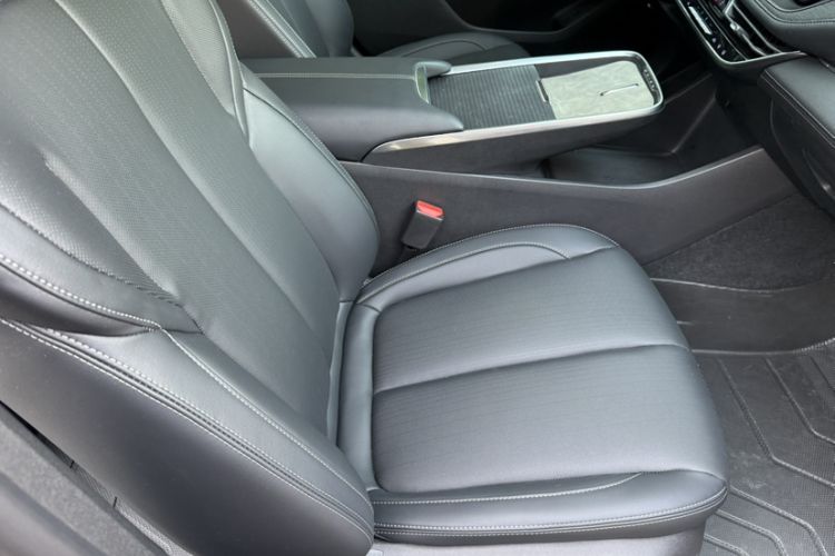 Used Buick LaCrosse 2025 28T Platinum Edition Right Front Seat