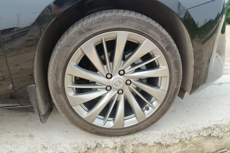 Used Buick LaCrosse 2025 Platinum Avia Edition Right Front Wheel Hub