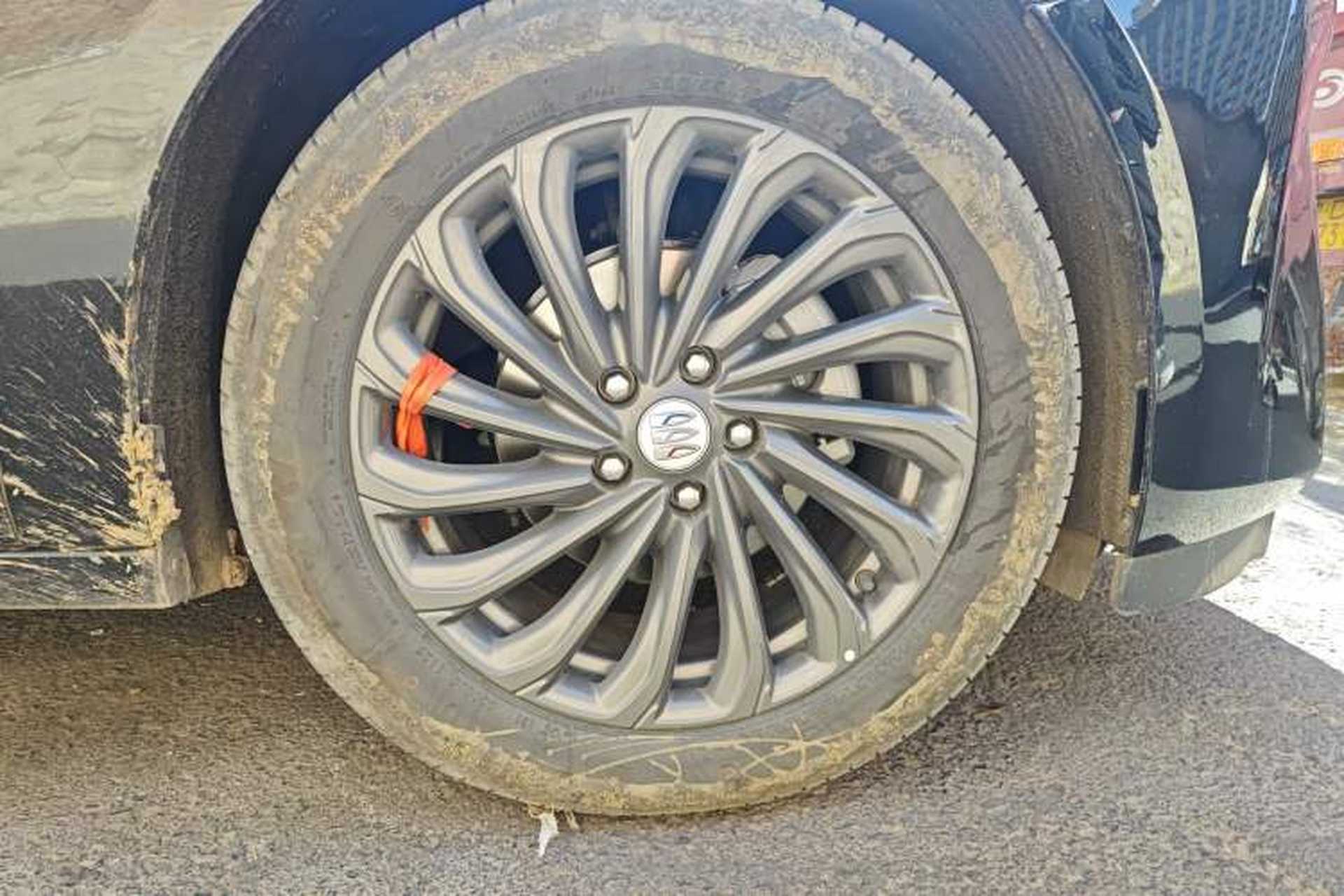 Used Buick LaCrosse 2025 28T Platinum Edition Right Front Wheel Hub
