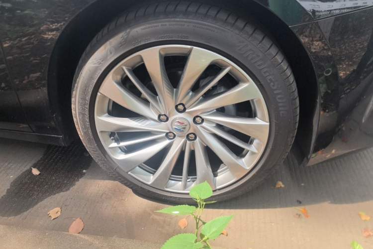 Used Buick LaCrosse 2025 Platinum Avia Edition Right Front Wheel Hub