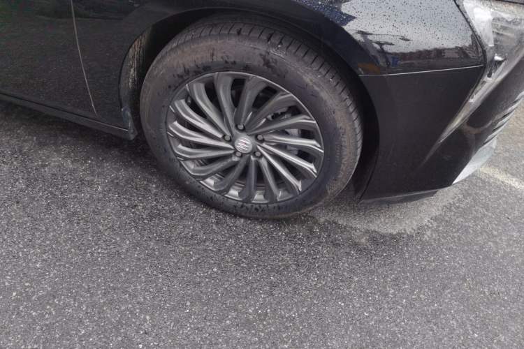 Used Buick LaCrosse 2025 28T Platinum Edition Right Front Wheel Hub