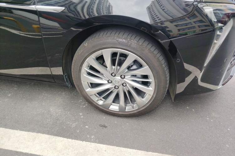 Used Buick LaCrosse 2025 Platinum Avia Edition Right Front Wheel Hub