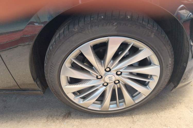 Used Buick LaCrosse 2025 Platinum Avia Edition Right Front Wheel Hub