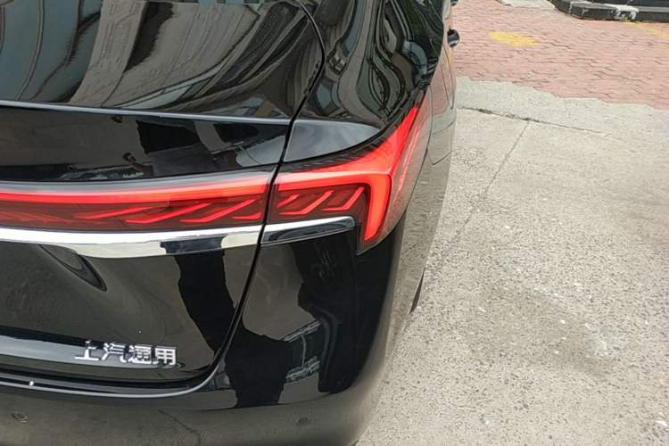 Used Buick LaCrosse 2025 28T Platinum Edition Right Rear Taillight