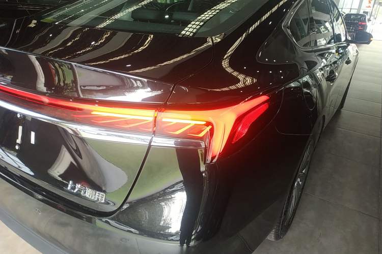 Used Buick LaCrosse 2025 28T Platinum Edition Right Rear Taillight
