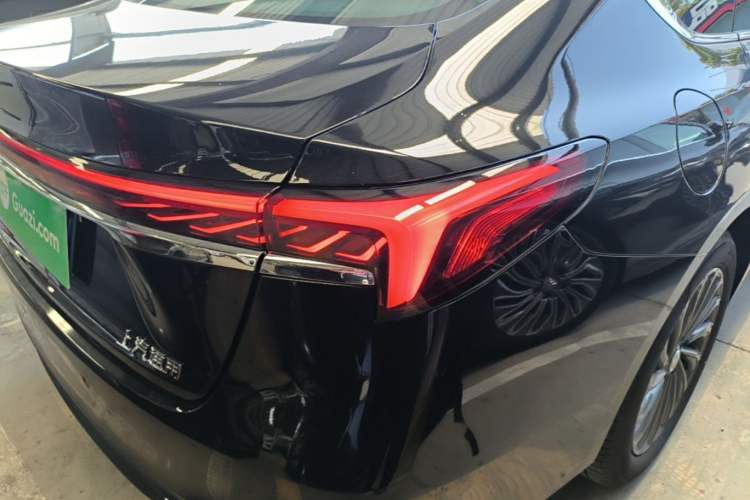 Used Buick LaCrosse 2025 28T Platinum Edition Right Rear Taillight