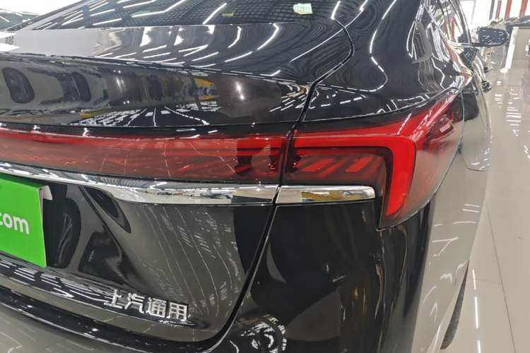 Used Buick LaCrosse 2025 Platinum Avia Edition Right Rear Taillight