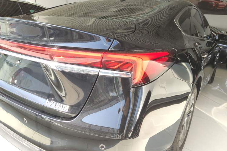 Used Buick LaCrosse 2025 28T Platinum Edition Right Rear Taillight