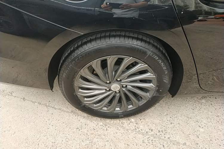 Used Buick LaCrosse 2025 28T Platinum Edition Right Rear Wheel Hub