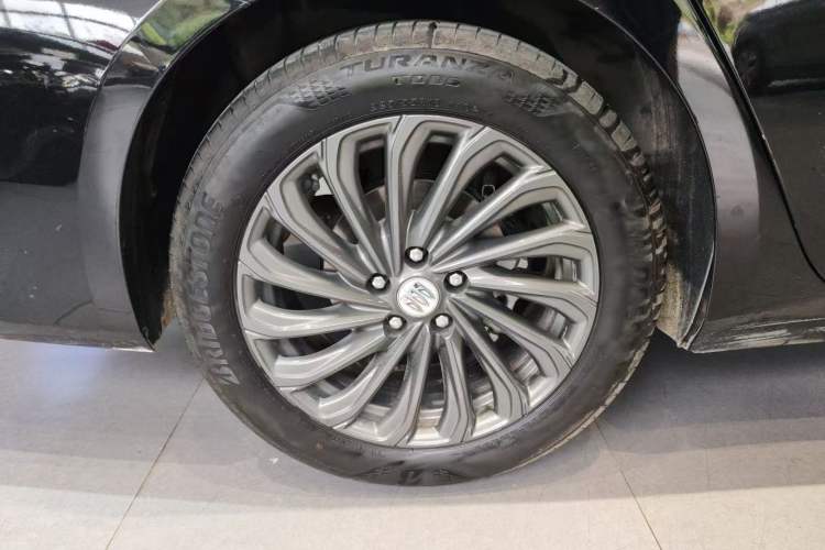 Used Buick LaCrosse 2025 28T Platinum Edition Right Rear Wheel Hub