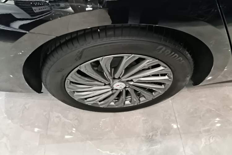 Used Buick LaCrosse 2025 28T Platinum Edition Right Rear Wheel Hub