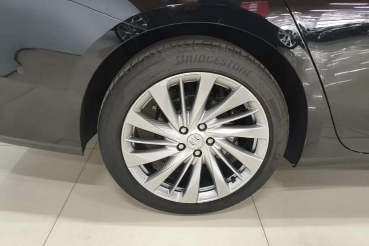 Used Buick LaCrosse 2025 Platinum Avia Edition Right Rear Wheel Hub