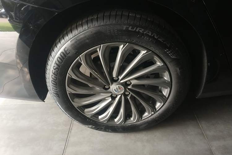 Used Buick LaCrosse 2025 28T Platinum Edition Right Rear Wheel Hub