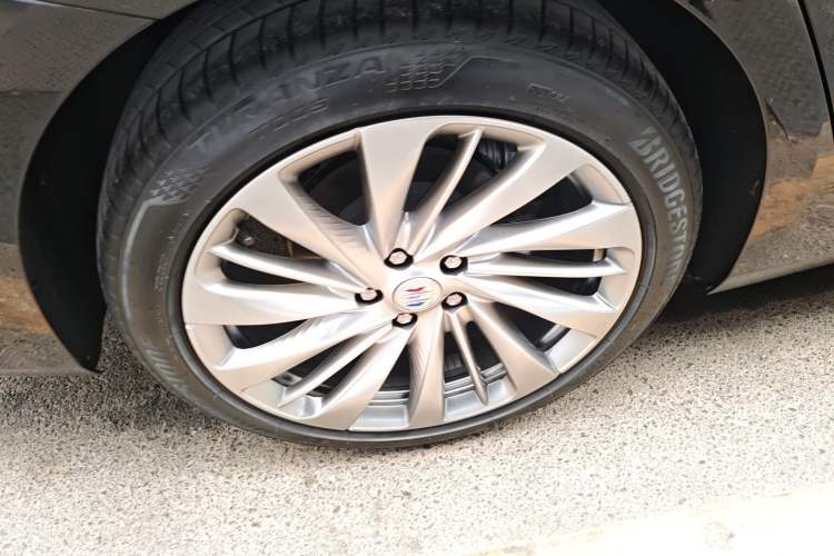 Used Buick LaCrosse 2025 Platinum Avia Edition Right Rear Wheel Hub