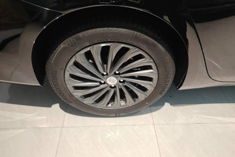 Used Buick LaCrosse 2025 28T Platinum Edition Right Rear Wheel Hub