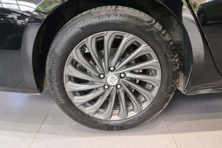 Used Buick LaCrosse 2025 28T Platinum Edition Right Rear Wheel Hub