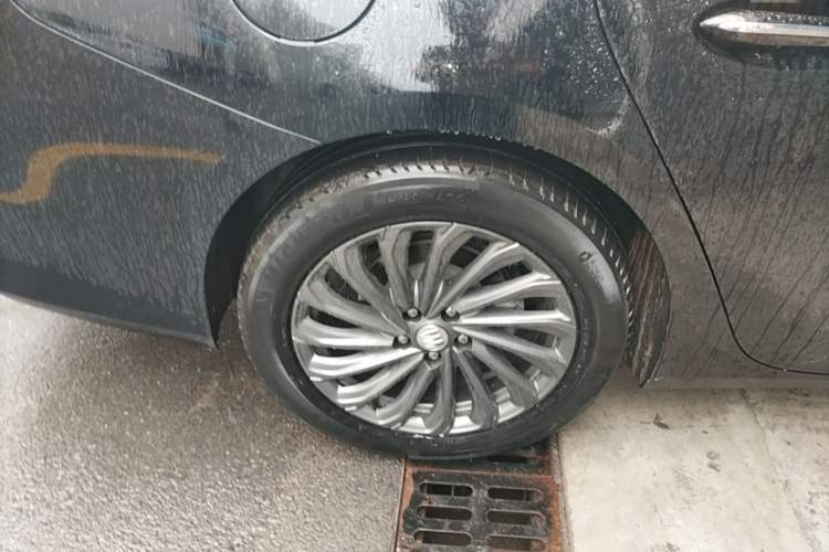 Used Buick LaCrosse 2025 28T Platinum Edition Right Rear Wheel Hub