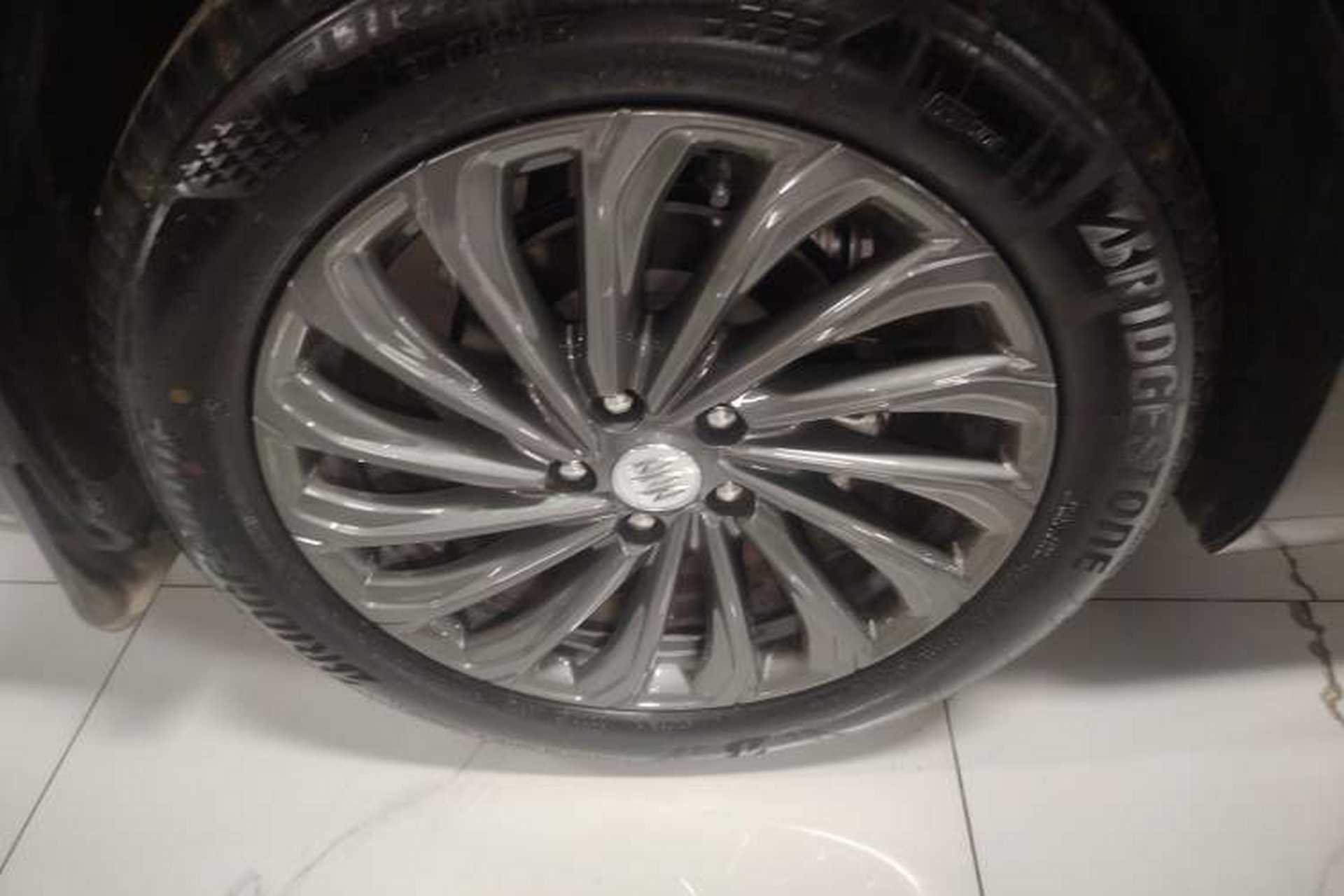 Used Buick LaCrosse 2025 28T Platinum Edition Right Rear Wheel Hub