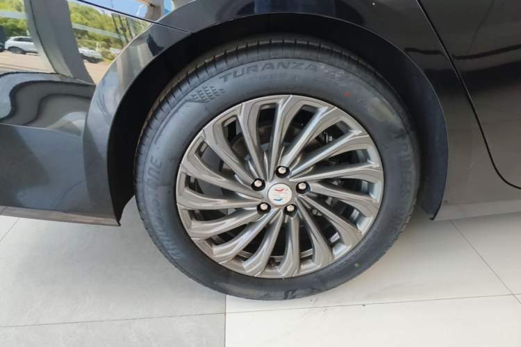 Used Buick LaCrosse 2025 28T Platinum Edition Right Rear Wheel Hub