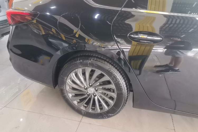 Used Buick LaCrosse 2025 28T Platinum Edition Right Rear Wheel Hub