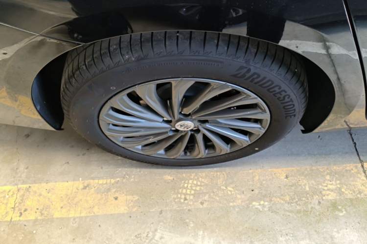 Used Buick LaCrosse 2025 28T Platinum Edition Right Rear Wheel Hub