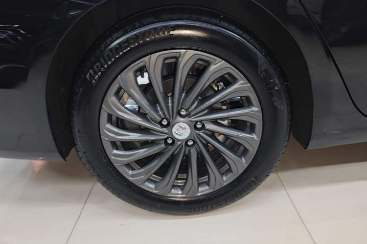 Used Buick LaCrosse 2025 28T Platinum Edition Right Rear Wheel Hub