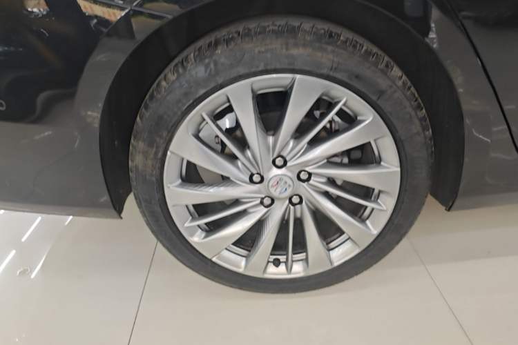 Used Buick LaCrosse 2025 Platinum Avia Edition Right Rear Wheel Hub