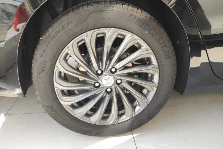 Used Buick LaCrosse 2025 28T Platinum Edition Right Rear Wheel Hub