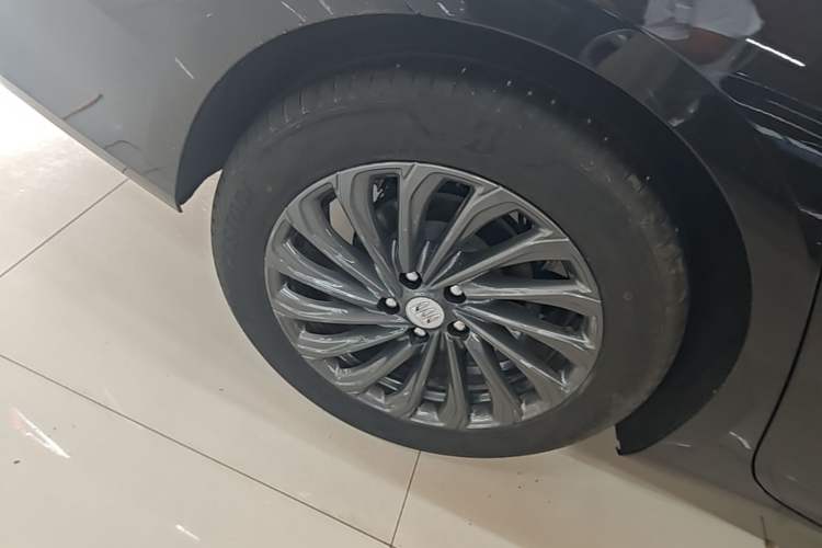Used Buick LaCrosse 2025 28T Platinum Edition Right Rear Wheel Hub
