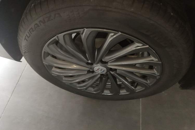 Used Buick LaCrosse 2025 28T Platinum Edition Right Rear Wheel Hub