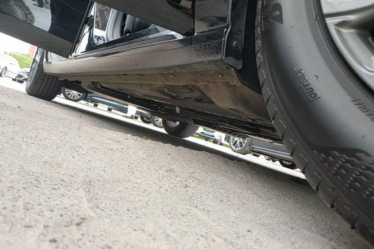 Used Buick LaCrosse 2025 28T Platinum Edition Right Side Sill