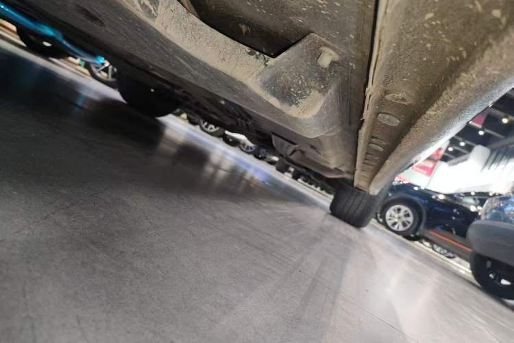 Used Buick LaCrosse 2025 28T Platinum Edition Right Side Sill
