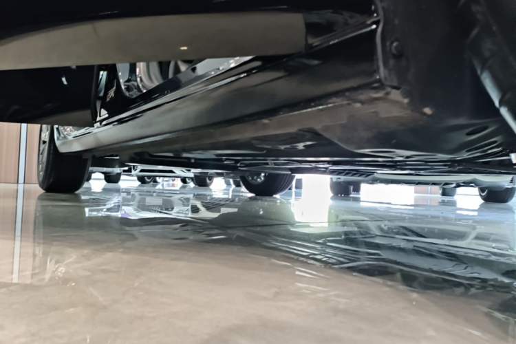 Used Buick LaCrosse 2025 28T Platinum Edition Right Side Sill