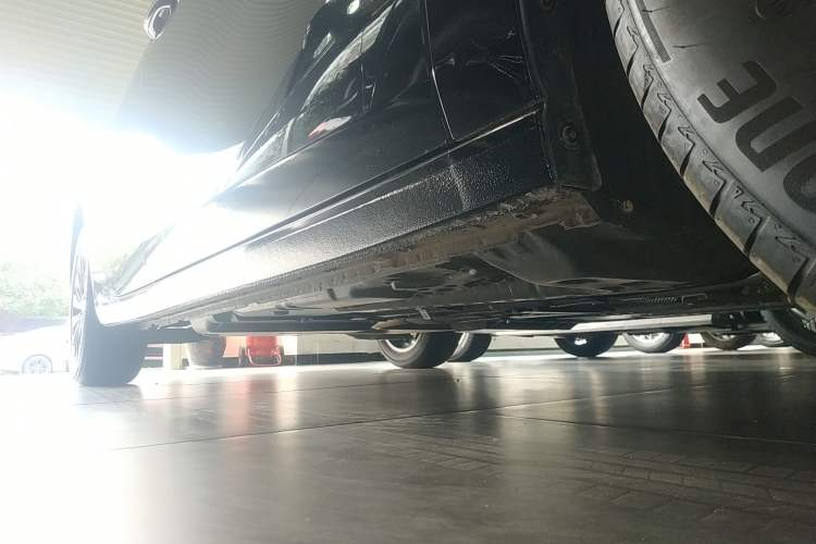 Used Buick LaCrosse 2025 28T Platinum Edition Right Side Sill
