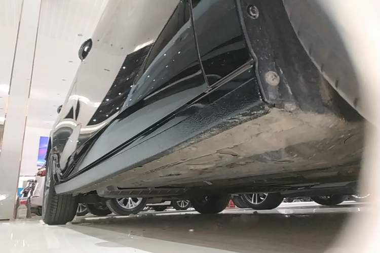 Used Buick LaCrosse 2025 28T Platinum Edition Right Side Sill