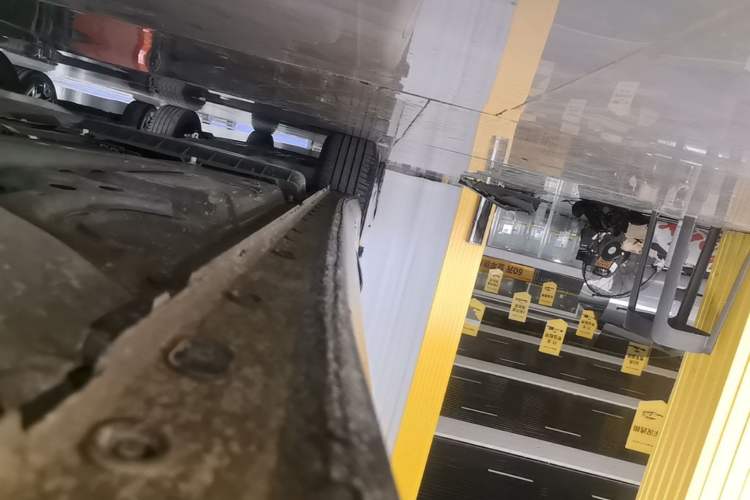 Used Buick LaCrosse 2025 28T Platinum Edition Right Side Sill