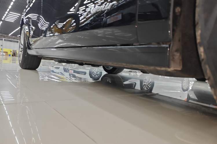 Used Buick LaCrosse 2025 Platinum Avia Edition Right Side Sill