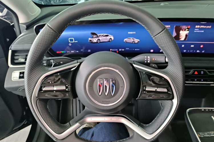 Used Buick LaCrosse 2025 28T Platinum Edition Steering Wheel