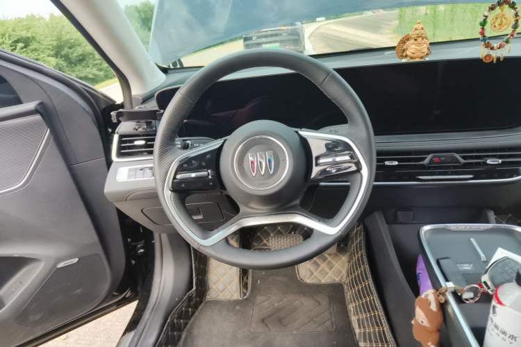 Used Buick LaCrosse 2025 Platinum Avia Edition Steering Wheel