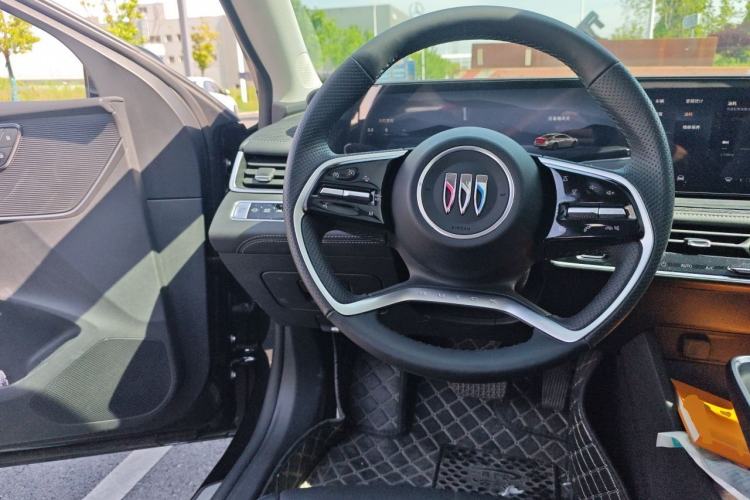 Used Buick LaCrosse 2025 28T Platinum Edition Steering Wheel