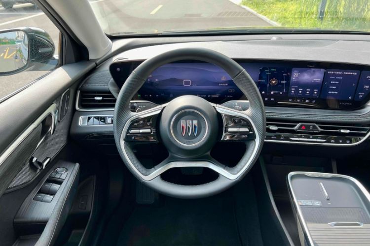 Used Buick LaCrosse 2025 28T Platinum Edition Steering Wheel