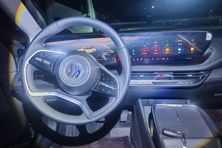 Used Buick LaCrosse 2025 28T Platinum Edition Steering Wheel