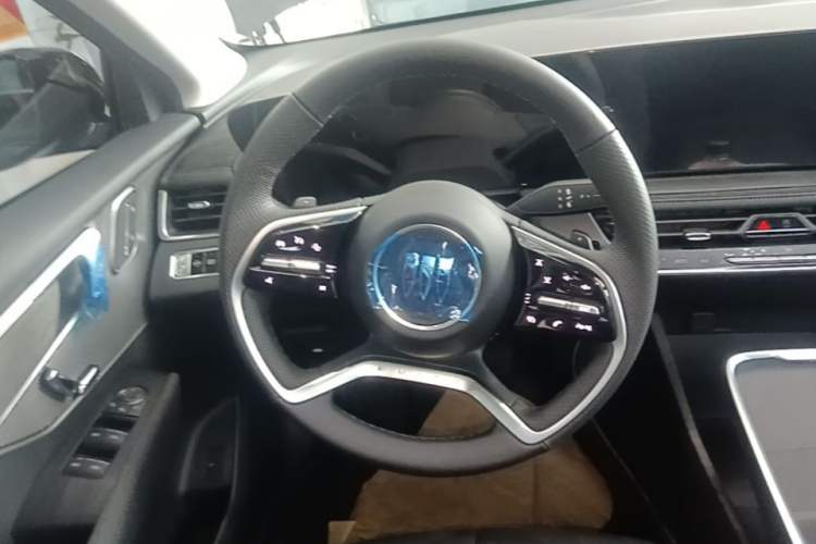 Used Buick LaCrosse 2025 28T Platinum Edition Steering Wheel