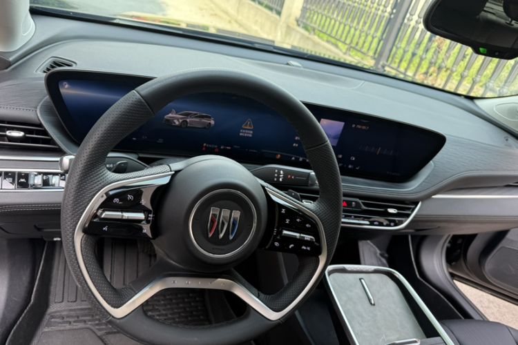Used Buick LaCrosse 2025 28T Platinum Edition Steering Wheel