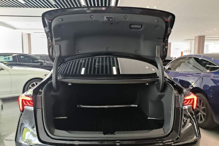 Used Buick LaCrosse 2025 28T Platinum Edition Trunk